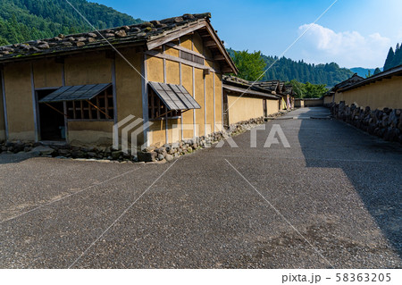 福井県　一乗谷朝倉氏遺跡　町並みと復元建物 58363205