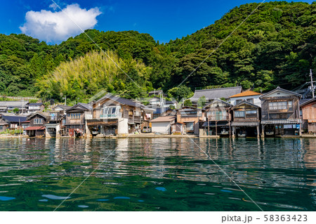京都府　伊根の舟屋　海からの眺め 58363423