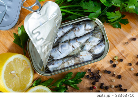 Pilchards in oil with greens and lemon Pilchards in oil with greens and lemon 58363710