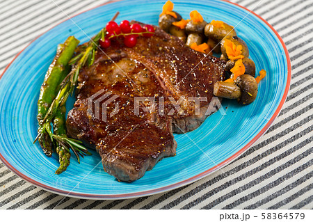 Fried beef loin with grilled asparagus and mushrooms 58364579