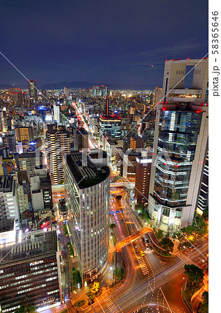 大阪駅前第3ビル展望フロア(33F)から東方面の夜景 大阪駅前第3ビル展望フロア(33F)から東方面の夜景 58365646
