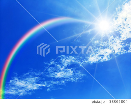 青空と太陽に架かる虹 58365804