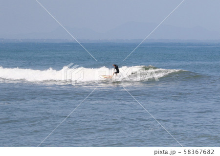 サーフィン 58367682