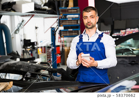 Auto mechanic recording list of works Auto mechanic recording list of works 58370662