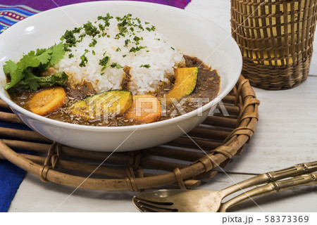 スパイスカレーの揚げ野菜添え 58373369