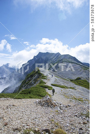 小蓮華山から白馬岳への登山道(白馬連峰、長野県北安曇) 小蓮華山から白馬岳への登山道(白馬連峰、長野県北安曇) 58373678