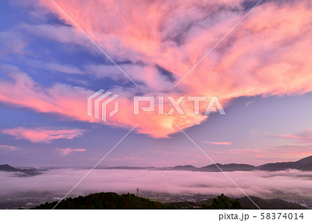 亀岡盆地の朝焼け 亀岡盆地の朝焼け 58374014
