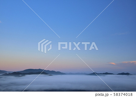 亀岡盆地の雲海 58374018