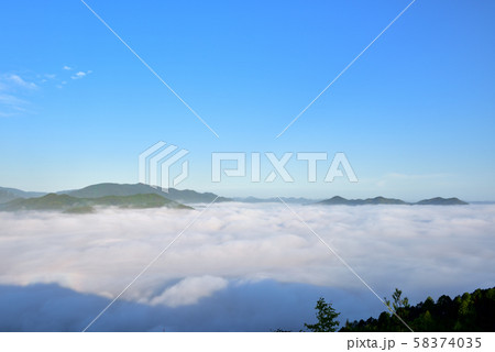 亀岡盆地の雲海 58374035