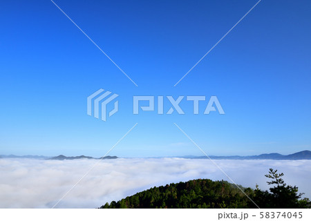 亀岡盆地の雲海 58374045