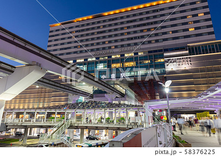 夜の小倉駅駅舎・モノレール・北九州モノレール・北九州高速鉄道小倉線 58376225