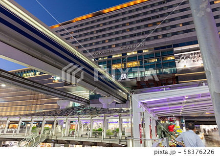 夜の小倉駅駅舎・モノレール・北九州モノレール・北九州高速鉄道小倉線 夜の小倉駅駅舎・モノレール・北九州モノレール・北九州高速鉄道小倉線 58376226