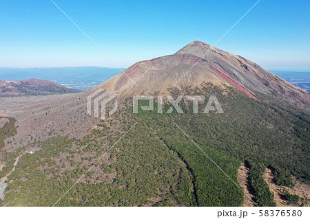 霧島連山高千穂峰の空撮 霧島連山高千穂峰の空撮 58376580