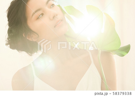 女性　ビューティー　自然 58379338