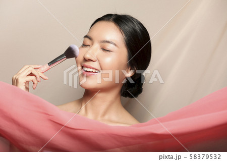女性 ビューティー 絹 女性 ビューティー 絹 58379532