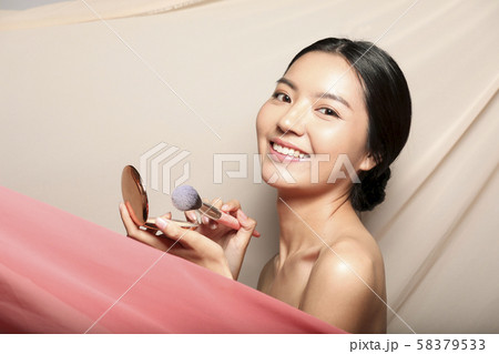 女性 ビューティー 絹 女性 ビューティー 絹 58379533