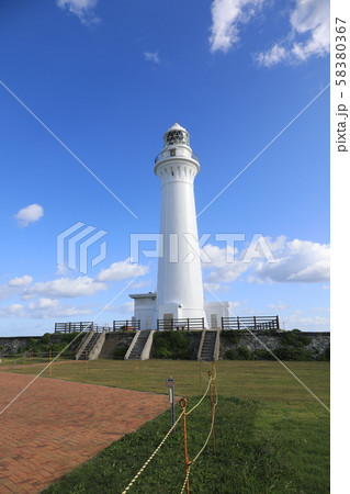 尻屋埼灯台と晴天のお空 58380367