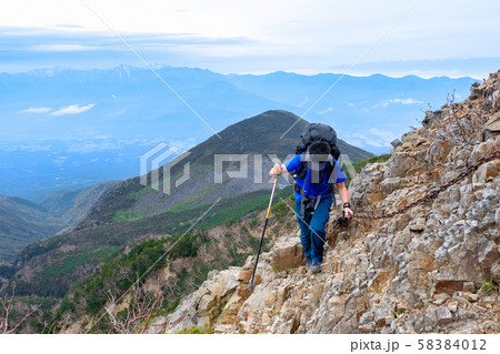 春の八ヶ岳登山：青年小屋から権現岳へ 58384012