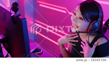 cybersport gamer have live stream 58385706