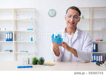 Male nutrition expert testing vegetables in lab 58385743