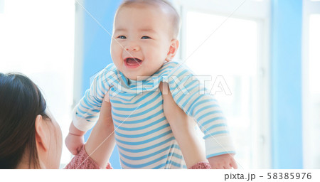 mother with her baby 58385976