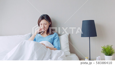 woman has running nose woman has running nose 58386410