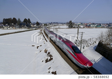 《秋田新幹線が走る風景（冬）》秋田県日本 58388692