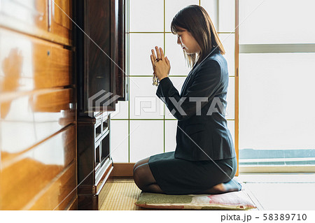 法要 法事 仏壇 祈る 58389710