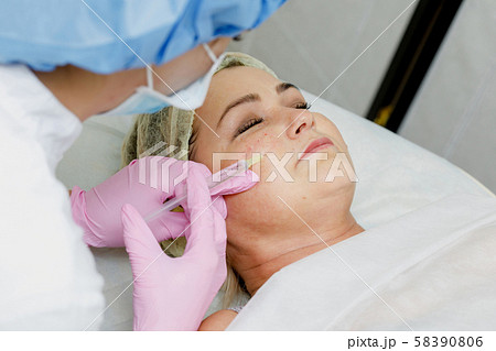 Beautician doing facial injection 58390806