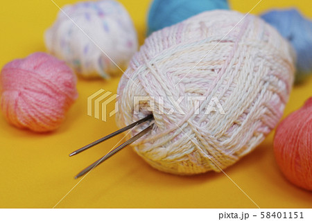 Woolen thread and knitting needle. Woolen thread and knitting needle. 58401151