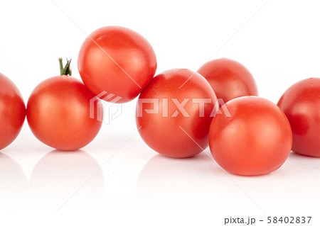 Fresh red tomato isolated on white 58402837