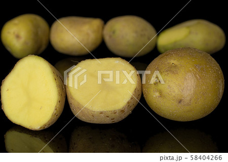 Raw brown potato isolated on black glass 58404266