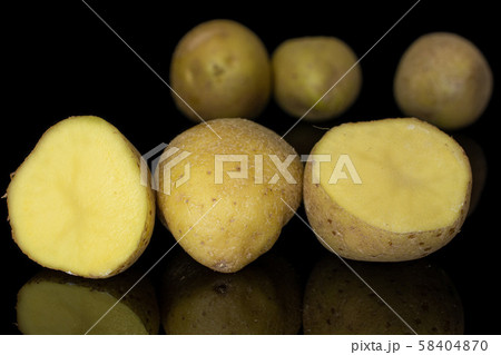 Raw brown potato isolated on black glass 58404870