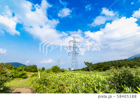 登山道と送電線 登山道と送電線 58405188