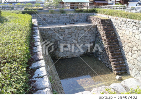 松山城二之丸史跡庭園の大井戸遺構 松山城二之丸史跡庭園の大井戸遺構 58407402