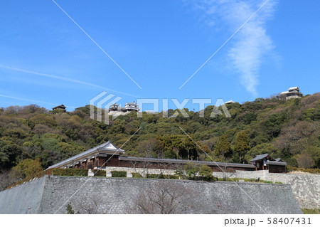 城山公園から見た松山城 城山公園から見た松山城 58407431