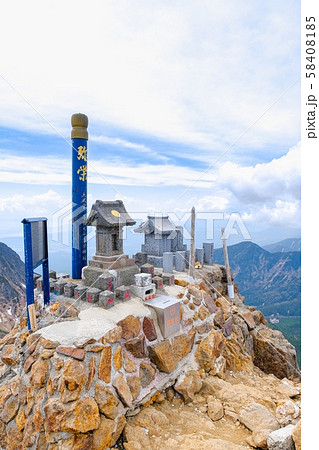 春の八ヶ岳登山：赤岳山頂 58408185