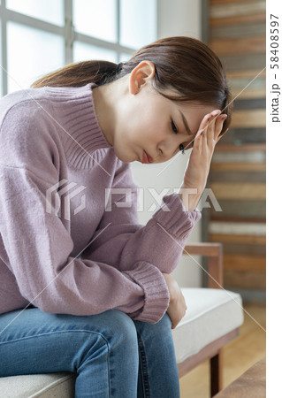 若い女性 体調不良 若い女性 体調不良 58408597