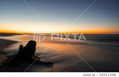 海と夕陽 海と夕陽 58411488