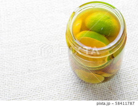 Lemon Honey, Place the lemon in the mason jar, Lemon Honey, Place the lemon in the mason jar, 58411787