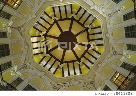 東京駅丸の内南口改札口 58411808