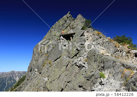 北アルプス　槍ヶ岳から北穂高岳への大キレット縦走　大キレットの風景　長谷川ピーク 58412226