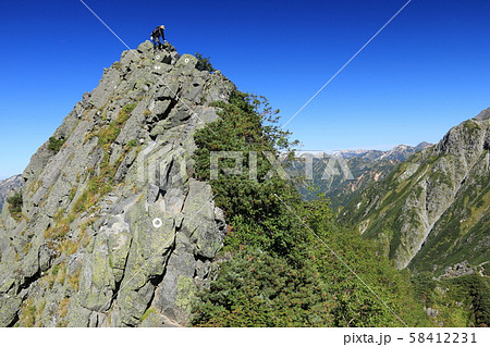 北アルプス　槍ヶ岳から北穂高岳への大キレット縦走　大キレットの風景　長谷川ピーク 58412231