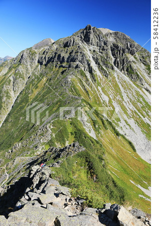 北アルプス　槍ヶ岳から北穂高岳への大キレット縦走　大キレットの風景　南岳の雄姿 58412236