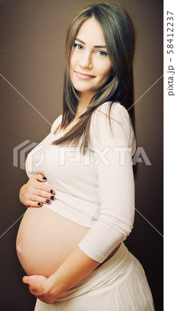 pregnant woman 58412237