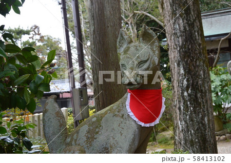キツネの石像(孫太郎稲荷神社/奈良県奈良市西ノ京町) キツネの石像(孫太郎稲荷神社/奈良県奈良市西ノ京町) 58413102
