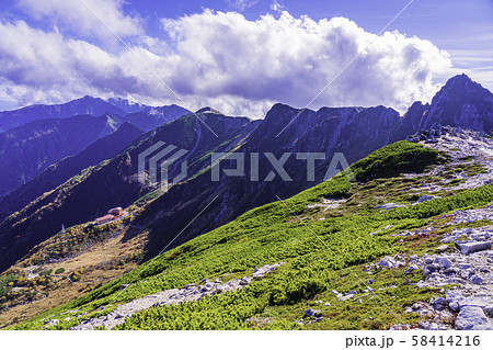 長野県 前岳の登山道から見下ろす千畳敷カールの写真素材