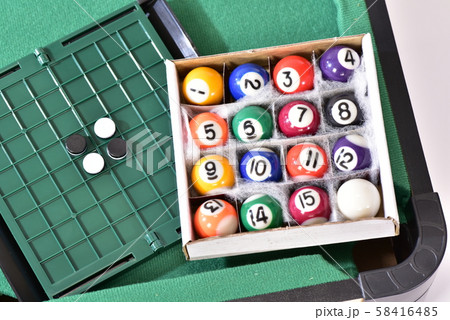 オセロとビリヤードのボール オセロとビリヤードのボール 58416485