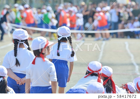 小学校の運動会風景 徒競走 小学校の運動会風景 徒競走 58417672