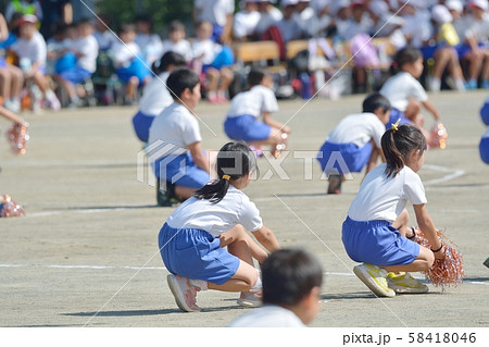小学校の運動会風景　 58418046